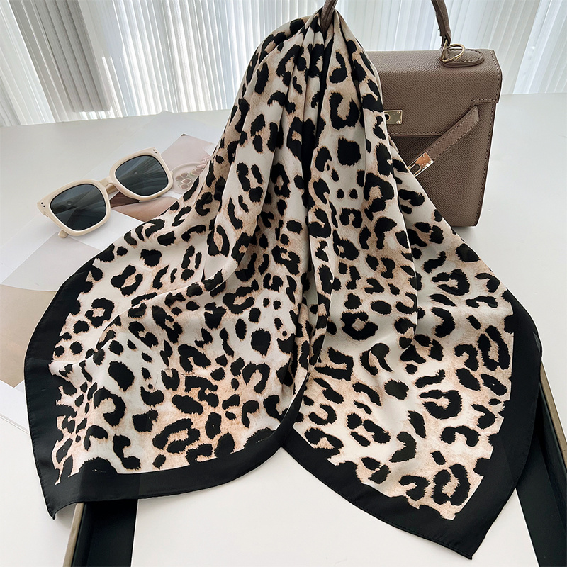 Foulard carré de luxe en soie  - Silk Scarf Square avis et prix