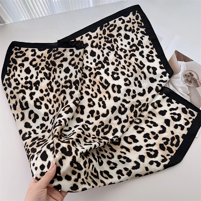 Foulard carré de luxe en soie  - Silk Scarf Square avis et prix